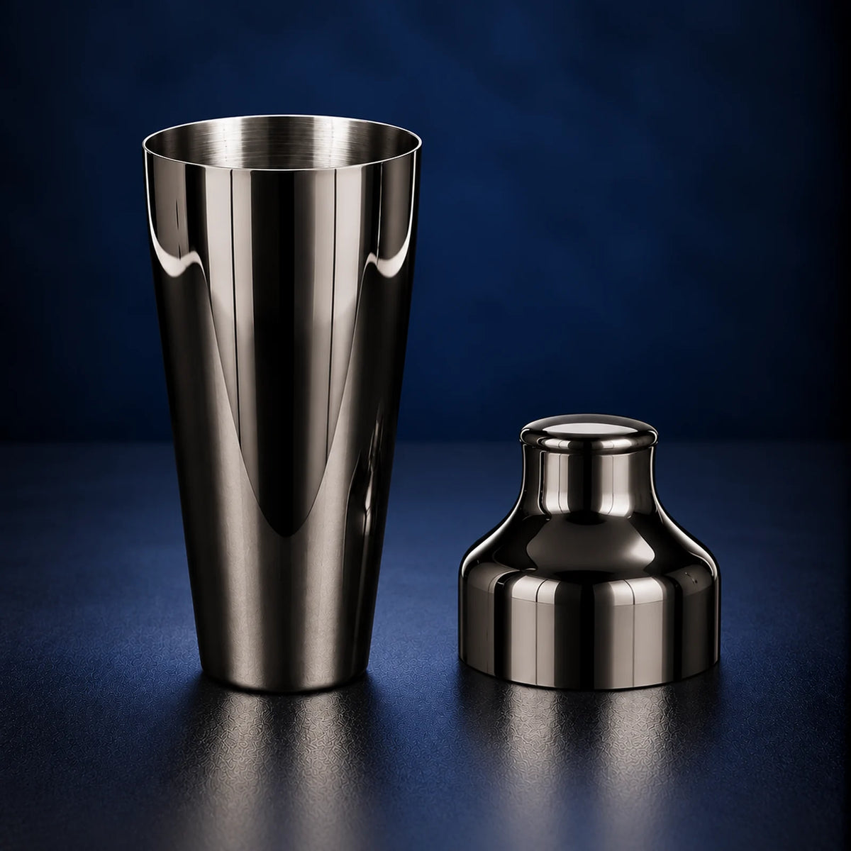 The Nightfall - Parisian Shaker 550ml, showing its two-piece construction